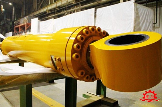 上海千斤顶厂新一代国内最大吨位千斤顶油缸出口澳大利亚
